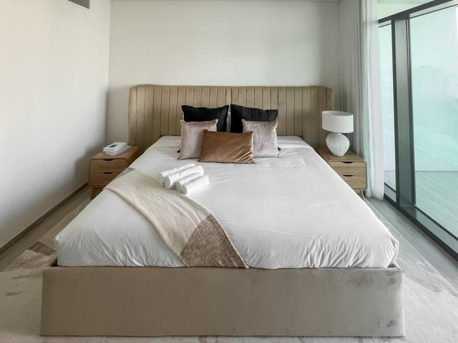 Waves - Luxurious 11th Floor Retreat In Palace Residences Apartment *